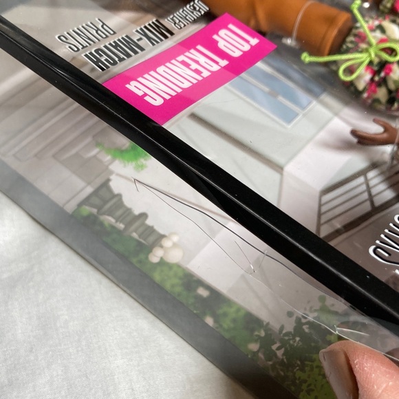 Londynn Fashion Doll with Pink and Gold Accessories - Picture 5 of 7